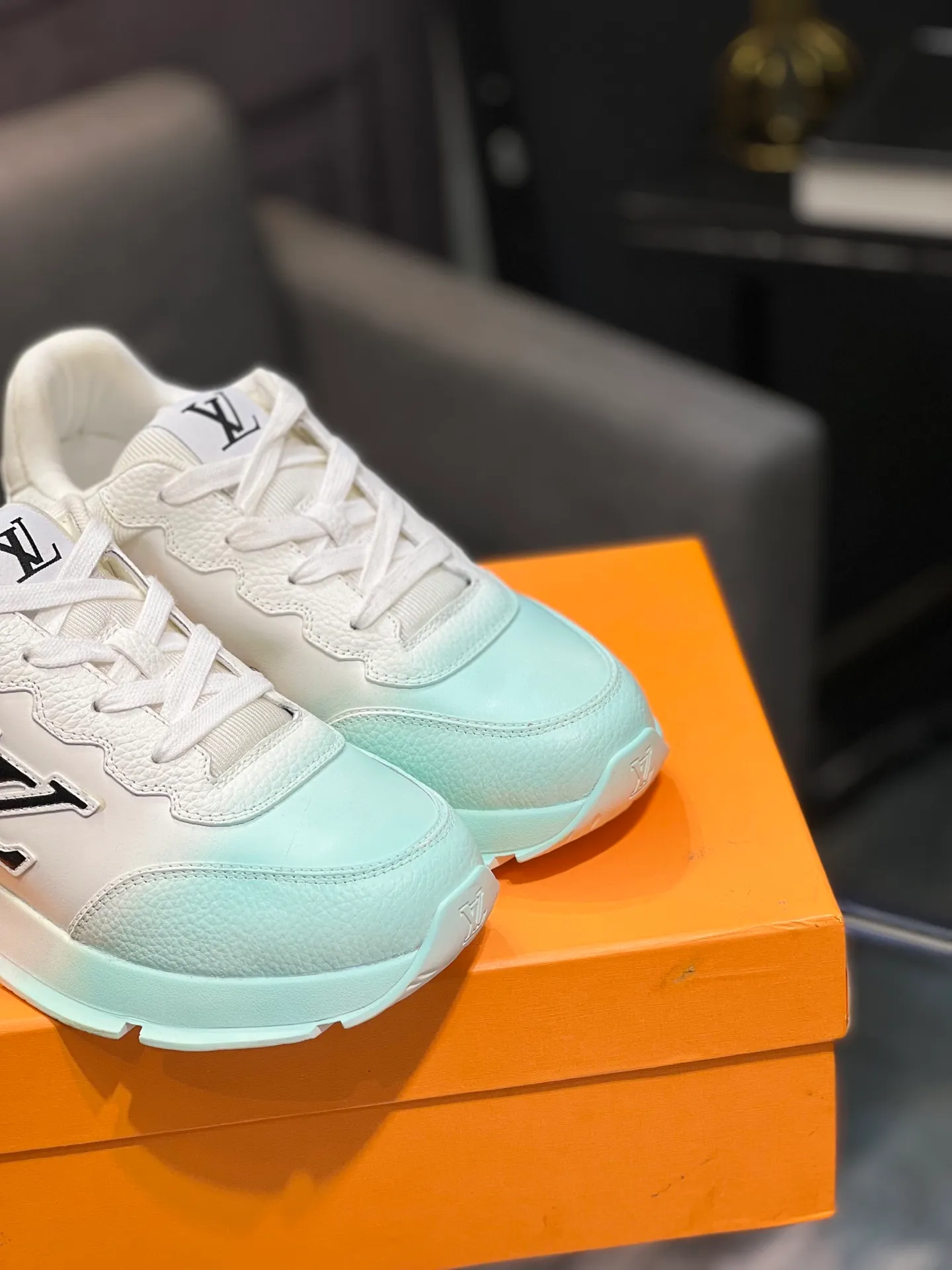 Men's shoes 💰760 LV | Louis Vuitton 2025𝐬𝐬 Spring and summer new styles, couples' models, men's models come out first. The counter focuses on the latest casual shoes. Hard goods are new🆕 ❥Purchase level! Full of high-end feel! A popular model among bloggers at home and abroad, it’s retro and fashionable and looks amazing on your feet! Wear a lot of happiness! Mainly recommended model on the official website★ ▪️Upper: Original custom-made imported calfskin fabric ▪️Inner lining: breathable gauze imported from Italy ▪️Outsole: rubber foam ➕tpu high-end outsole ▪️Shoe size: 36-44 (customized for 45 and 46)
